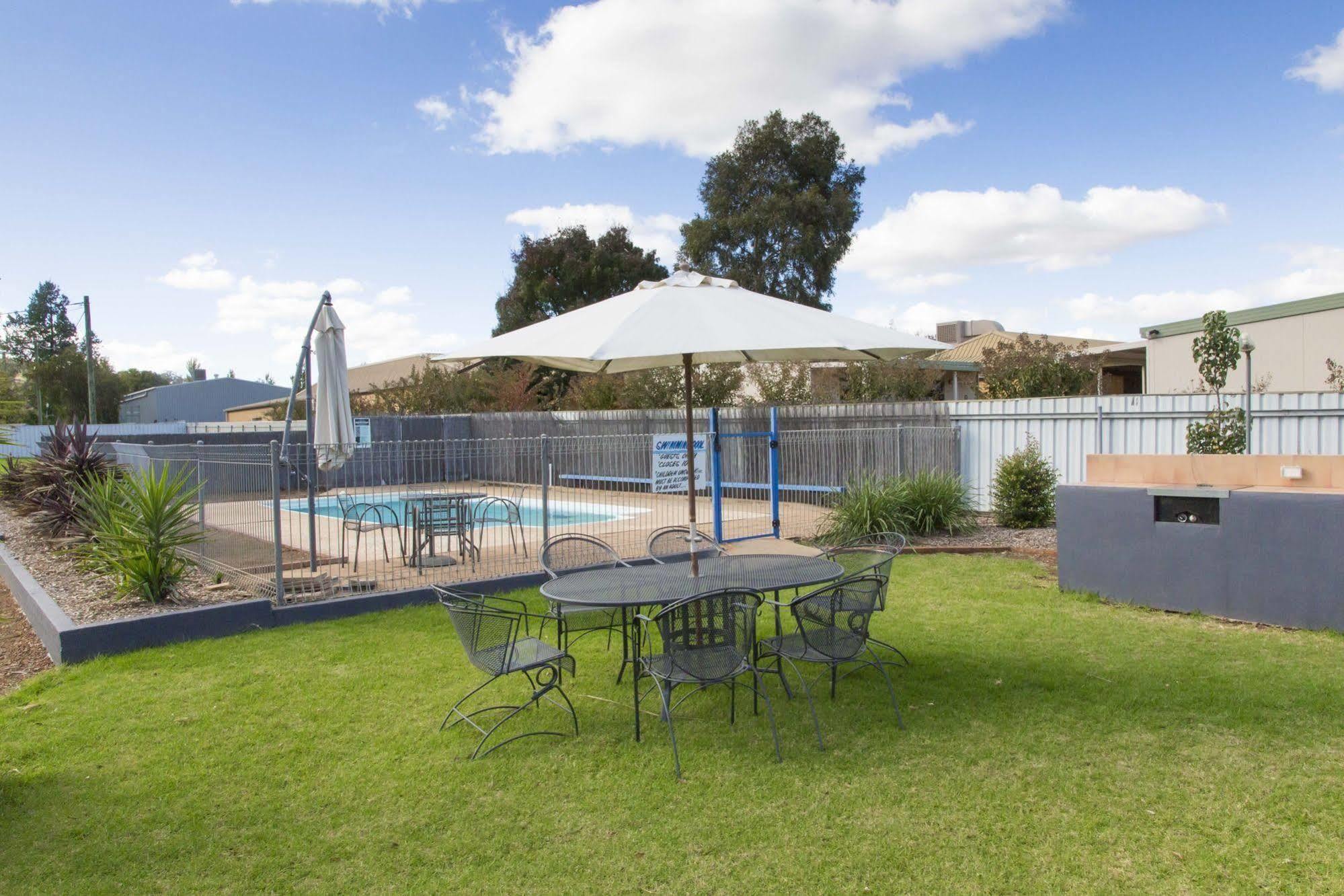 A Line Motel Griffith Exterior foto